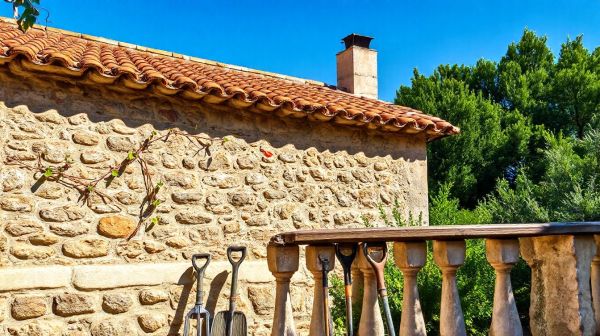 Les meilleures solutions pour la réparation de façades dans le Var